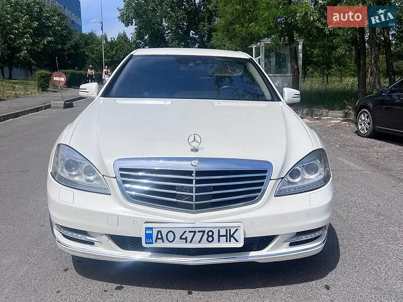 Mercedes-Benz S-Class