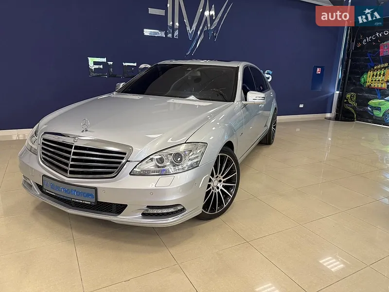Mercedes-Benz S-Class 2011