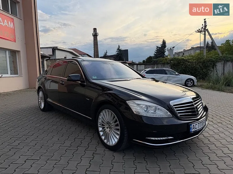 Mercedes-Benz S-Class