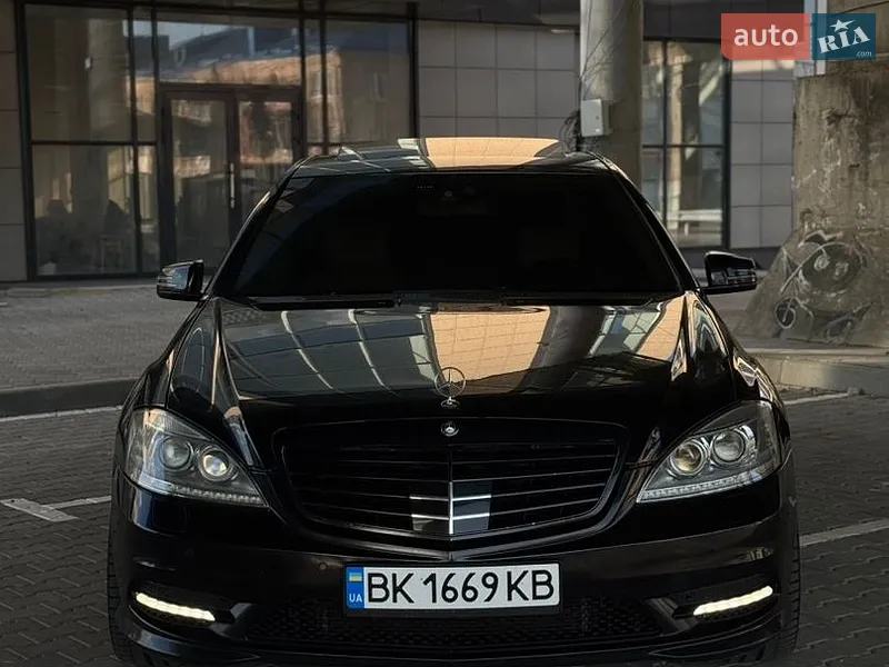 Mercedes-Benz S-Class 2011