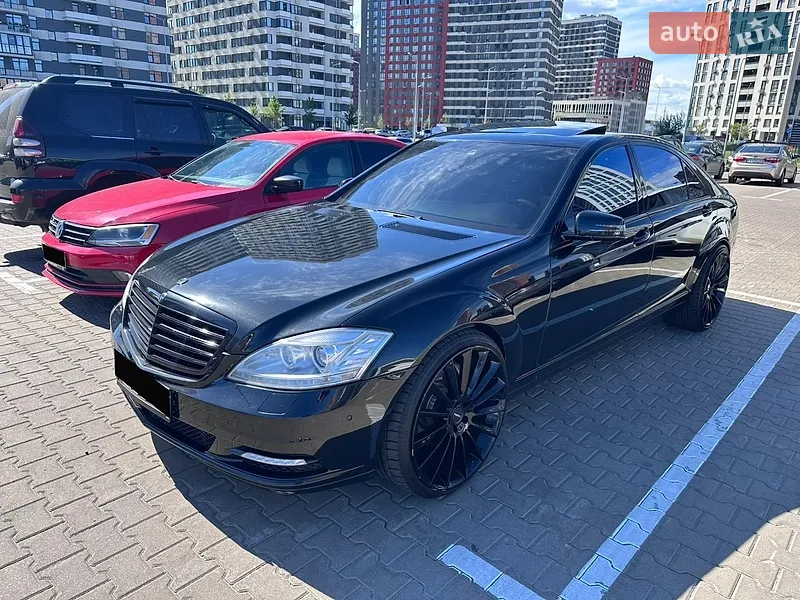 Mercedes-Benz S-Class 2011