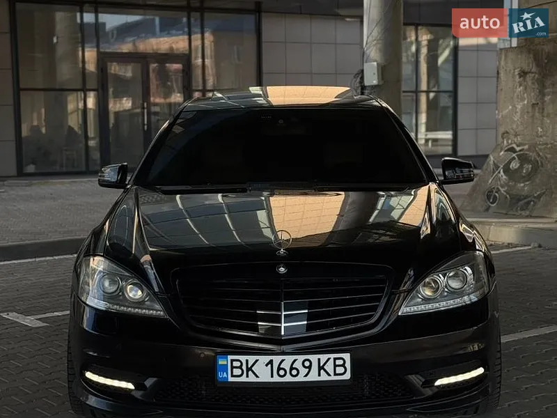 Mercedes-Benz S-Class