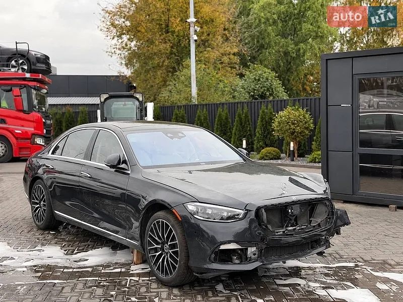 Mercedes-Benz S-Class
