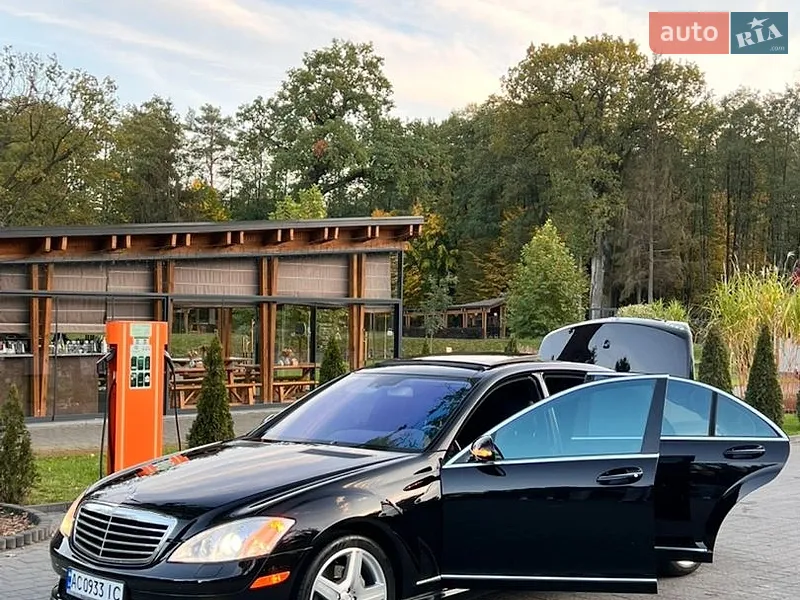 Mercedes-Benz S-Class