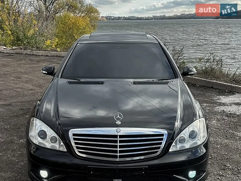 Mercedes-Benz S-Class