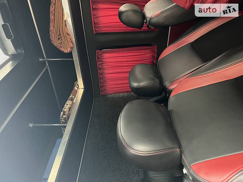 Вантажопасажирський фургон Mercedes-Benz Sprinter 2004 в Хотині