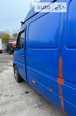 Грузовой фургон Mercedes-Benz Sprinter 1998 в  фото 12 Грузовой фургон Mercedes-Benz Sprinter 1998 в