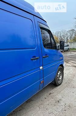 Грузовой фургон Mercedes-Benz Sprinter 1998 в  фото 16 Грузовой фургон Mercedes-Benz Sprinter 1998 в
