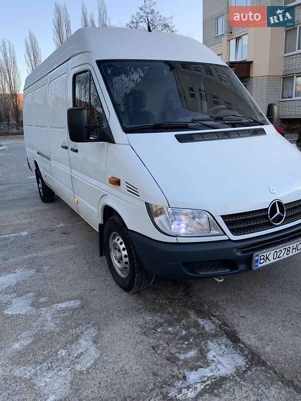 Грузовой фургон Mercedes-Benz Sprinter 2006 в 