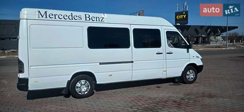 Микроавтобус Mercedes-Benz Sprinter 2001 в  фото Микроавтобус Mercedes-Benz Sprinter 2001 в