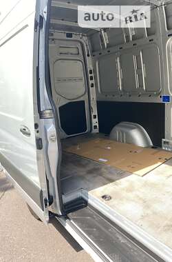 Грузовой фургон Mercedes-Benz Sprinter 2019 в 