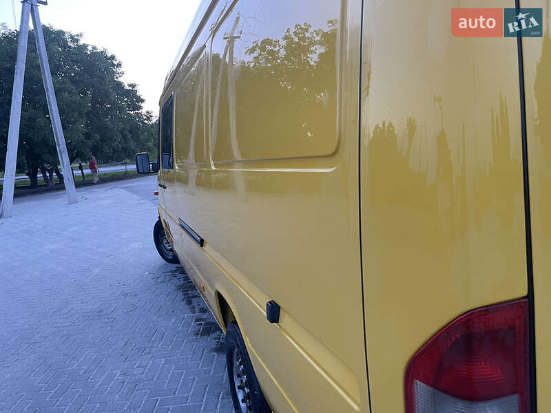 Вантажопасажирський фургон Mercedes-Benz Sprinter 2005 в Кременці