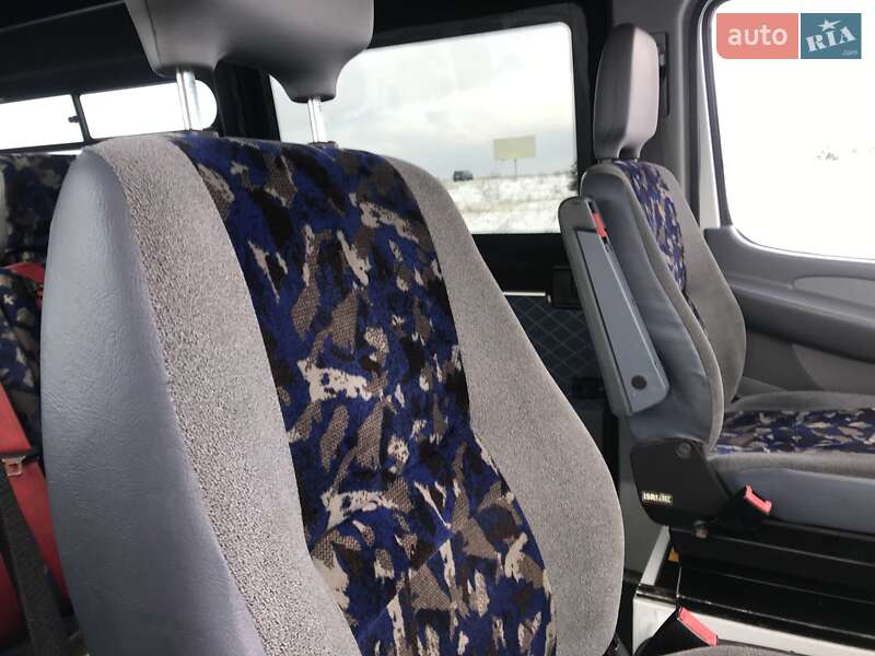 Вантажопасажирський фургон Mercedes-Benz Sprinter 2006 в Рівному