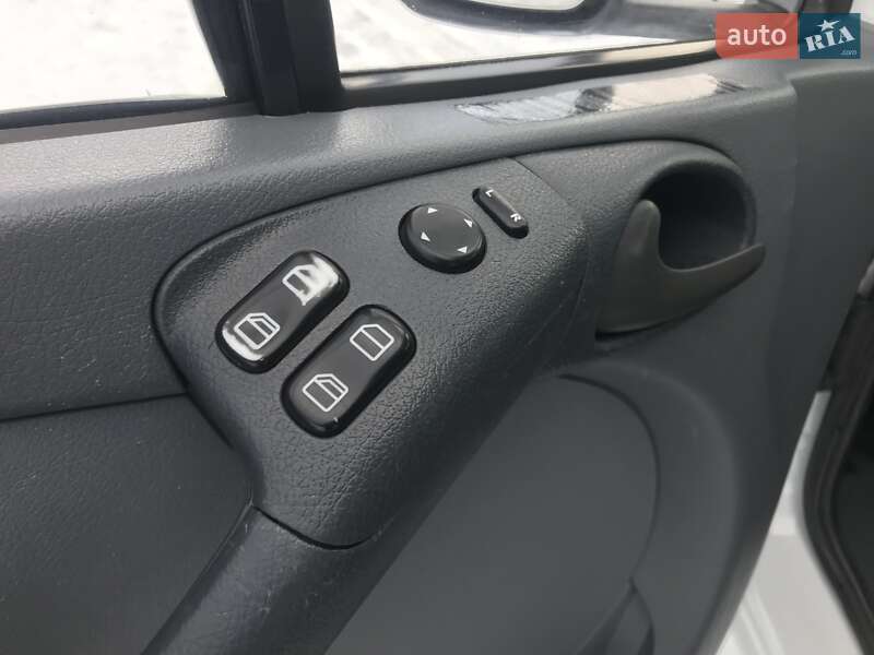Вантажопасажирський фургон Mercedes-Benz Sprinter 2006 в Рівному