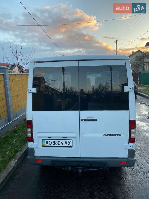 Микроавтобус Mercedes-Benz Sprinter 2004 в Шептицькому
