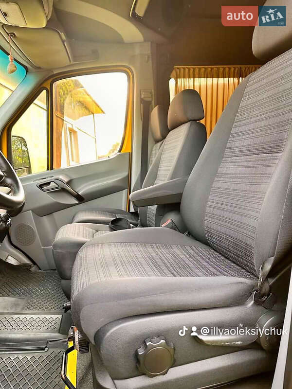 Мікроавтобус Mercedes-Benz Sprinter 2011 в Вижниці