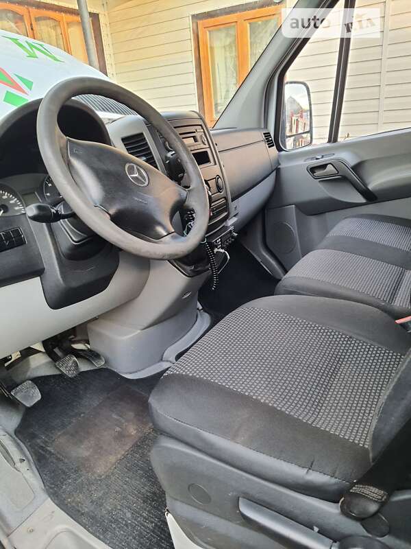 Вантажний фургон Mercedes-Benz Sprinter 2006 в Чернівцях фото 3 Вантажний фургон Mercedes-Benz Sprinter 2006 в Чернівцях