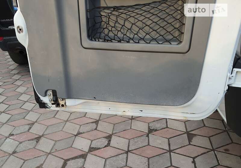 Вантажний фургон Mercedes-Benz Sprinter 2006 в Чернівцях фото 8 Вантажний фургон Mercedes-Benz Sprinter 2006 в Чернівцях