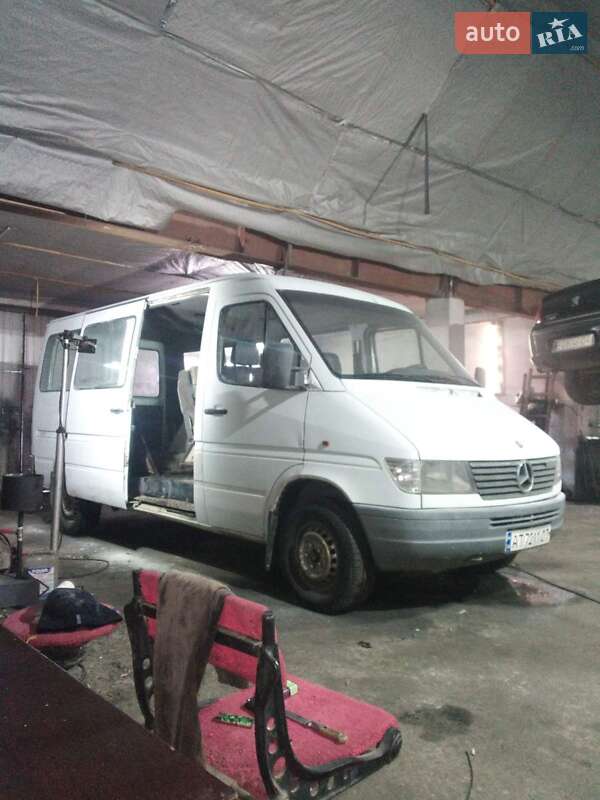 Микроавтобус Mercedes-Benz Sprinter 1995 в Ивано-Франковске