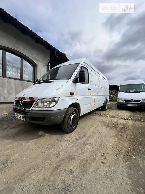 Грузовой фургон Mercedes-Benz Sprinter 2003 в Львове