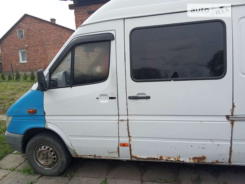 Вантажопасажирський фургон Mercedes-Benz Sprinter 2005 в Львові