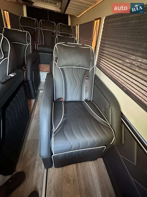 Микроавтобус Mercedes-Benz Sprinter 2020 в Корце