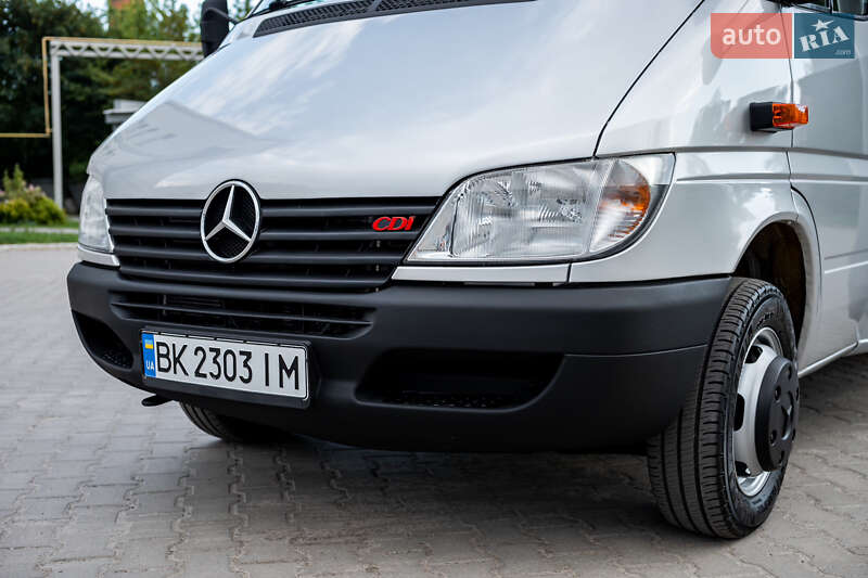 Грузовой фургон Mercedes-Benz Sprinter 2002 в Ровно