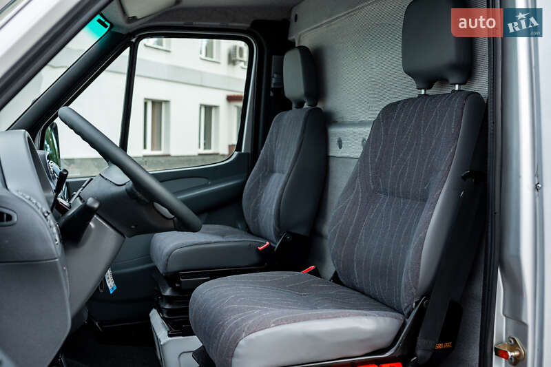 Грузовой фургон Mercedes-Benz Sprinter 2002 в Ровно