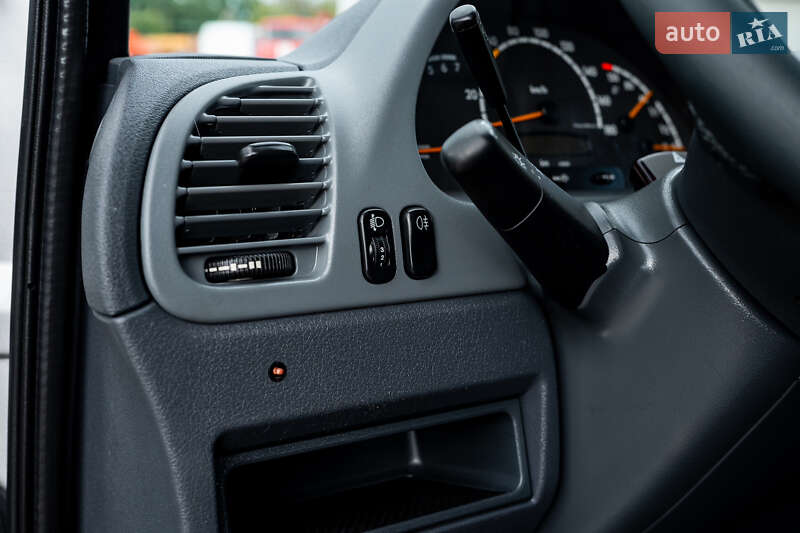 Грузовой фургон Mercedes-Benz Sprinter 2002 в Ровно