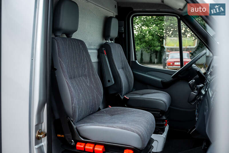 Грузовой фургон Mercedes-Benz Sprinter 2002 в Ровно