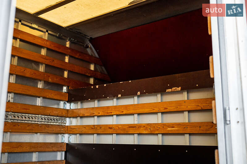 Грузовой фургон Mercedes-Benz Sprinter 2002 в Ровно