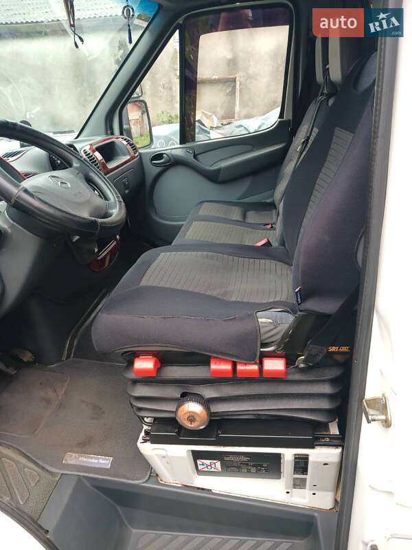 Грузовой фургон Mercedes-Benz Sprinter 2004 в Львове