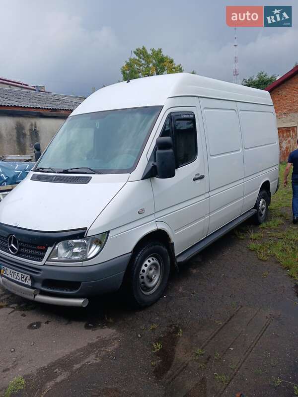 Грузовой фургон Mercedes-Benz Sprinter 2004 в Львове