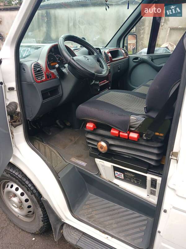 Грузовой фургон Mercedes-Benz Sprinter 2004 в Львове