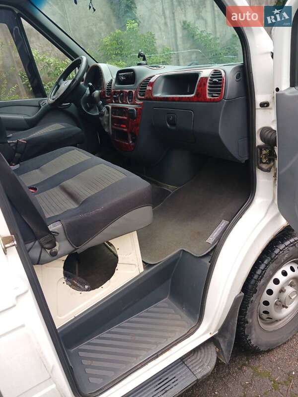 Грузовой фургон Mercedes-Benz Sprinter 2004 в Львове