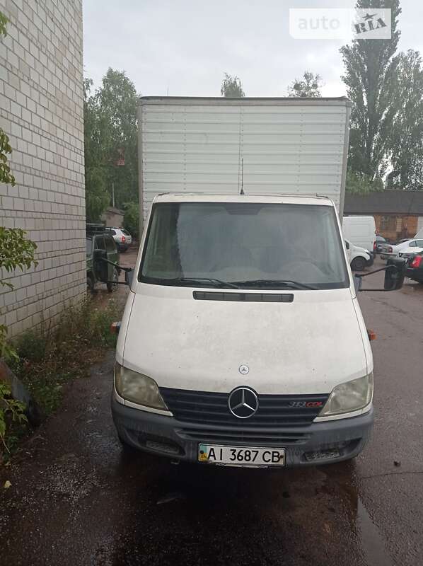 Грузовой фургон Mercedes-Benz Sprinter 2000 в 