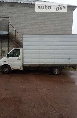 Грузовой фургон Mercedes-Benz Sprinter 2000 в 