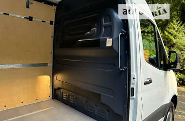 Грузовой фургон Mercedes-Benz Sprinter 2023 в 
