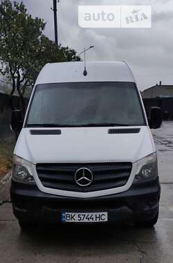 Вантажний фургон Mercedes-Benz Sprinter 2015 в Вараші