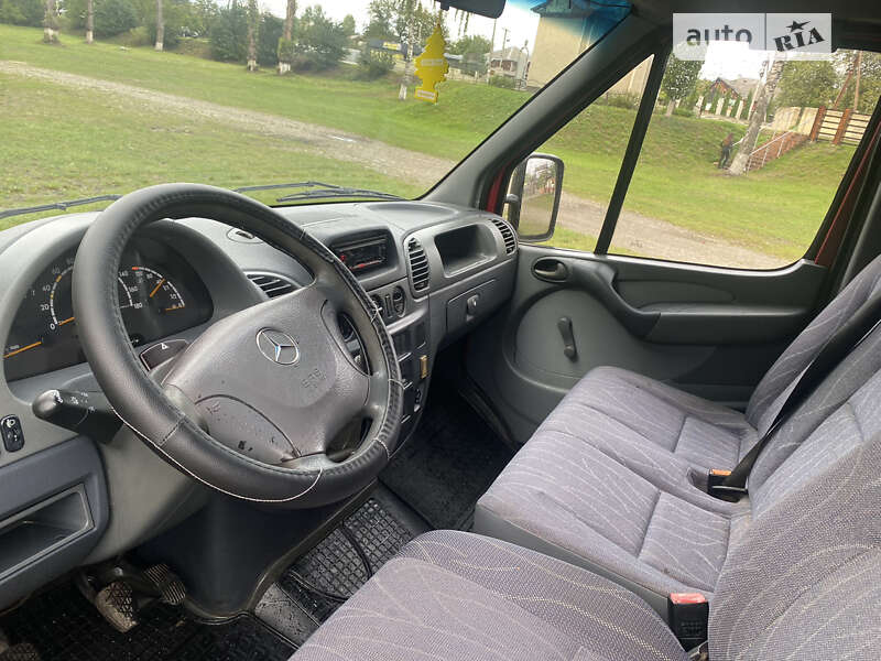 Грузовой фургон Mercedes-Benz Sprinter 2004 в Вижнице
