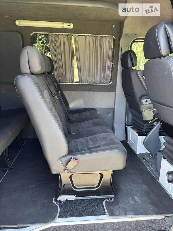 Вантажопасажирський фургон Mercedes-Benz Sprinter 2001 в Кіцмані