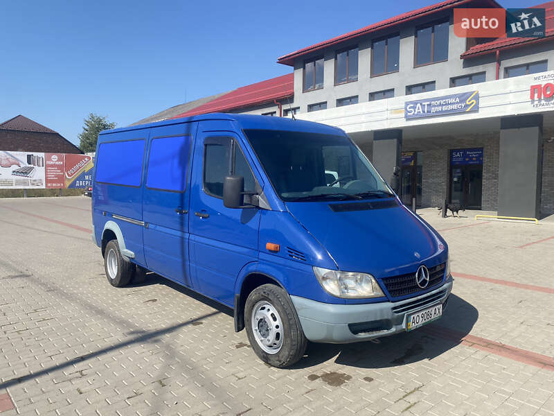 Грузовой фургон Mercedes-Benz Sprinter 2004 в 