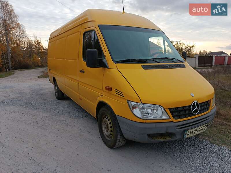 Вантажний фургон Mercedes-Benz Sprinter 2003 в Житомирі