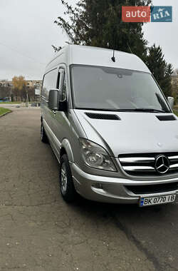 Вантажний фургон Mercedes-Benz Sprinter 2012 в Рівному