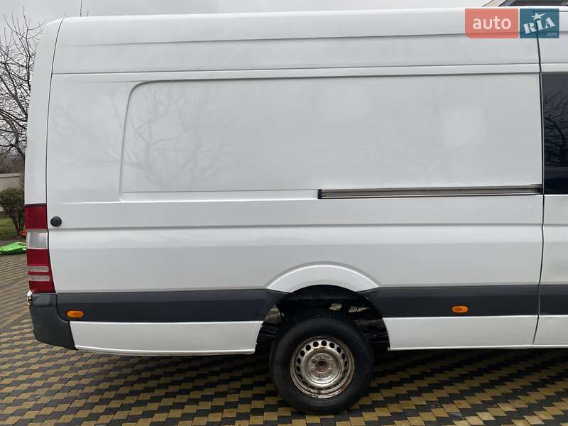 Грузовой фургон Mercedes-Benz Sprinter 2015 в Черновцах