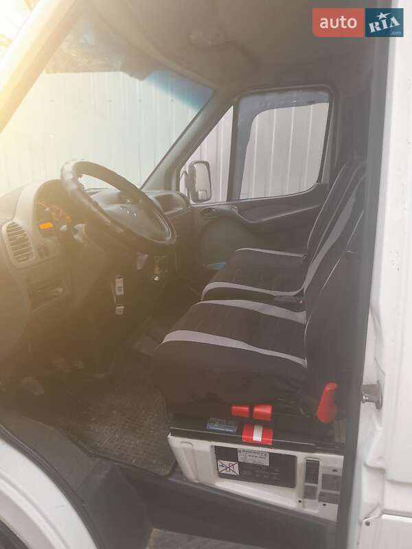 Вантажний фургон Mercedes-Benz Sprinter 2005 в Тернополі фото 29 Вантажний фургон Mercedes-Benz Sprinter 2005 в Тернополі