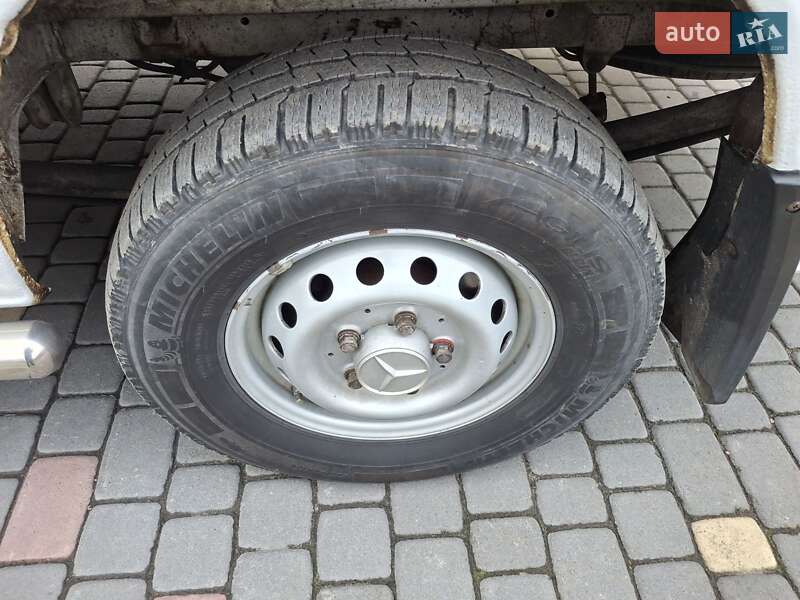 Грузопассажирский фургон Mercedes-Benz Sprinter 2002 в Нововолынске