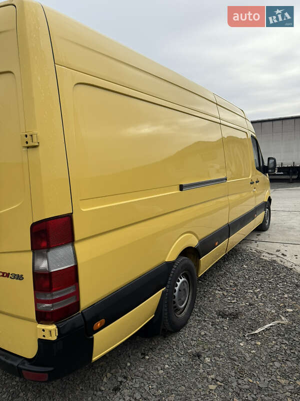 Вантажний фургон Mercedes-Benz Sprinter 2011 в Заріччі