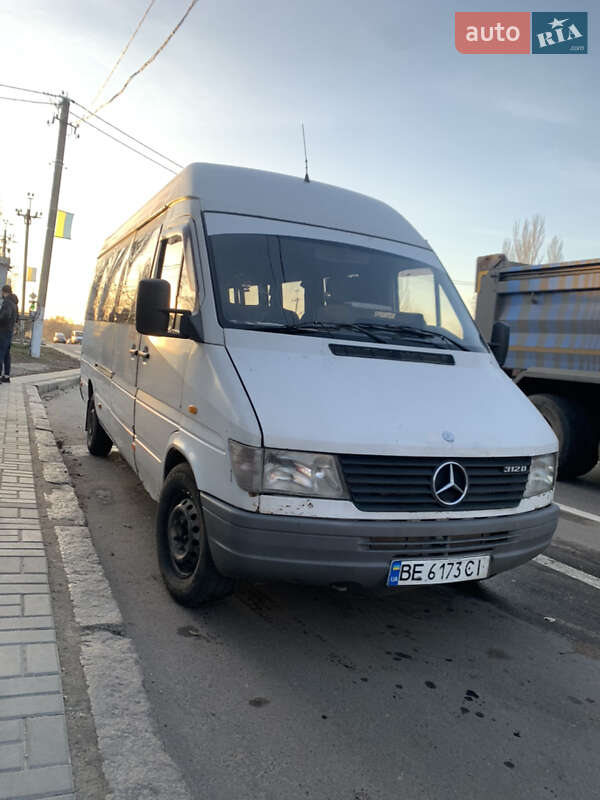 Микроавтобус Mercedes-Benz Sprinter 2000 в Николаеве
