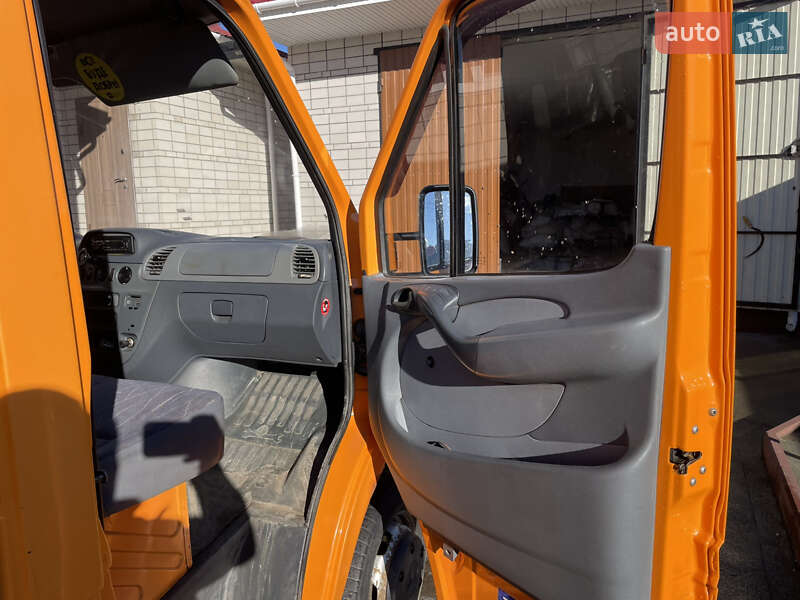 Грузовой фургон Mercedes-Benz Sprinter 2002 в Бершади